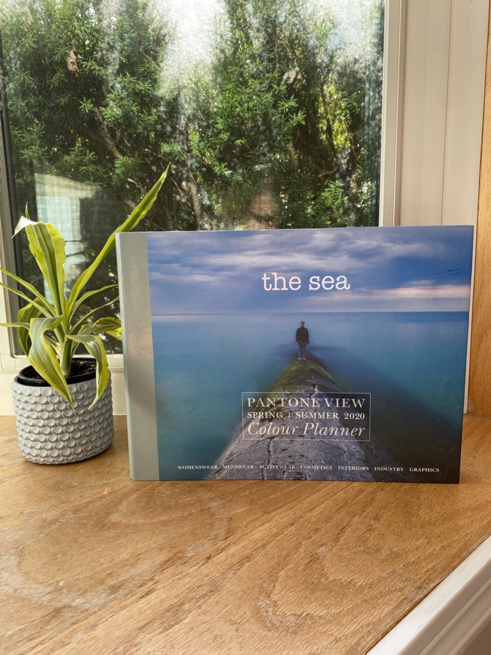 Pantone View 'The Sea' Colour Planner - 2020